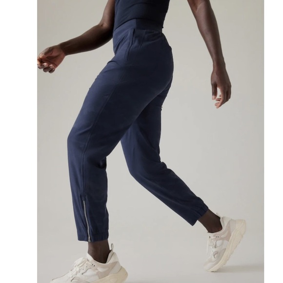 FA23 Athleta Brooklyn Heights Joggers Dress Blue Camo Travel Athleisure Pant 12 - Picture 5 of 16